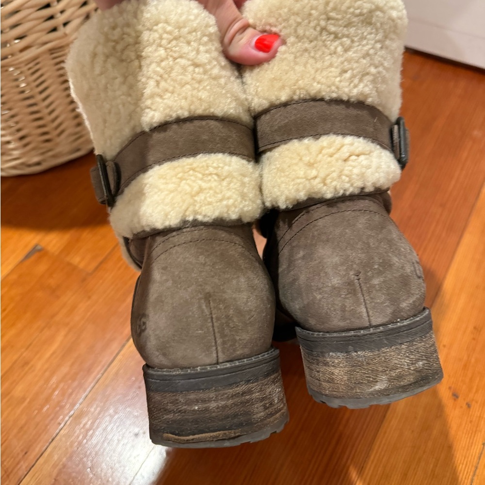 UGG Boots - Picture 4 of 8